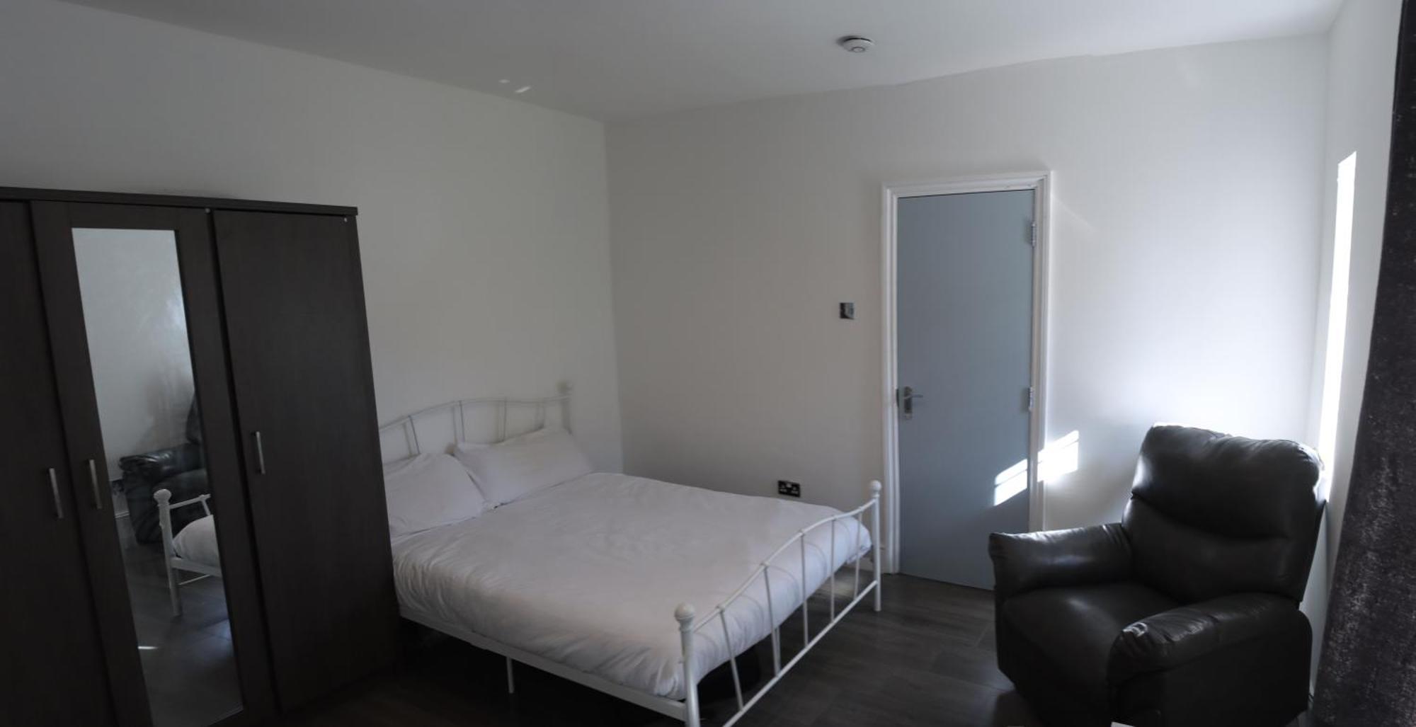 In Guest - Limehouse Townhomes Modern Spacious Serviced En-suite With A Garden View Maison d'hôtes *