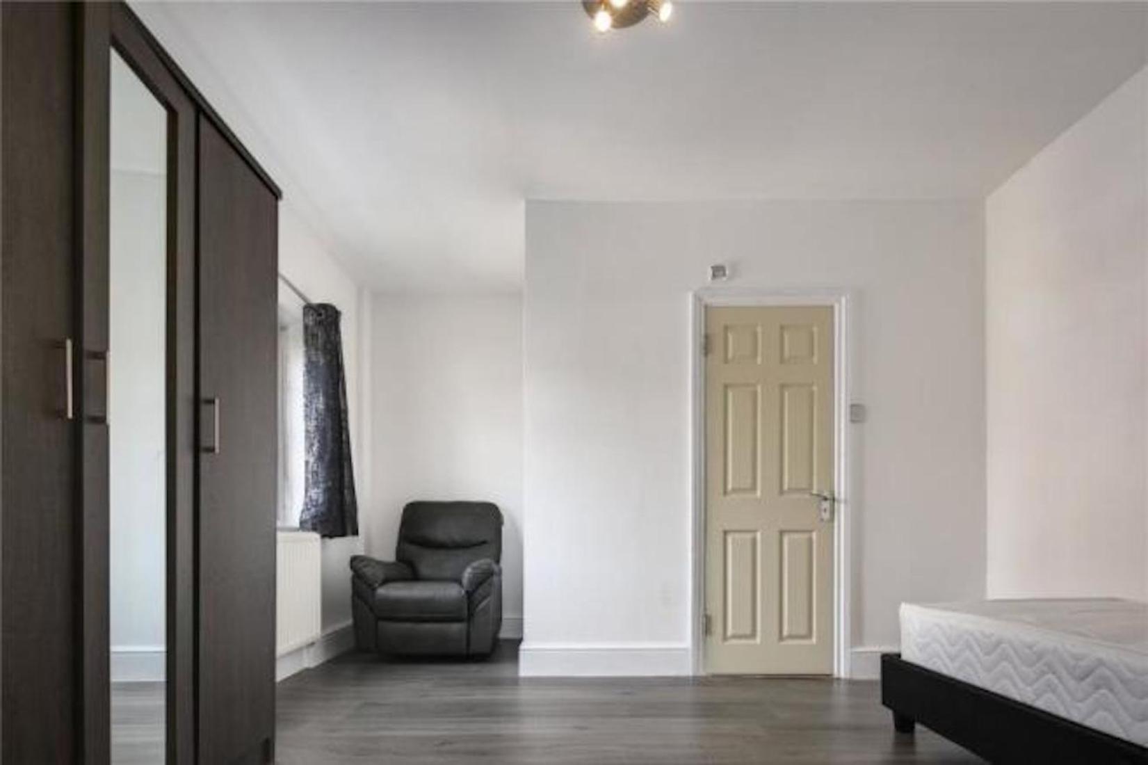 Maison d'hôtes In Guest - Limehouse Townhomes Modern Spacious Serviced En-suite With A Garden View *