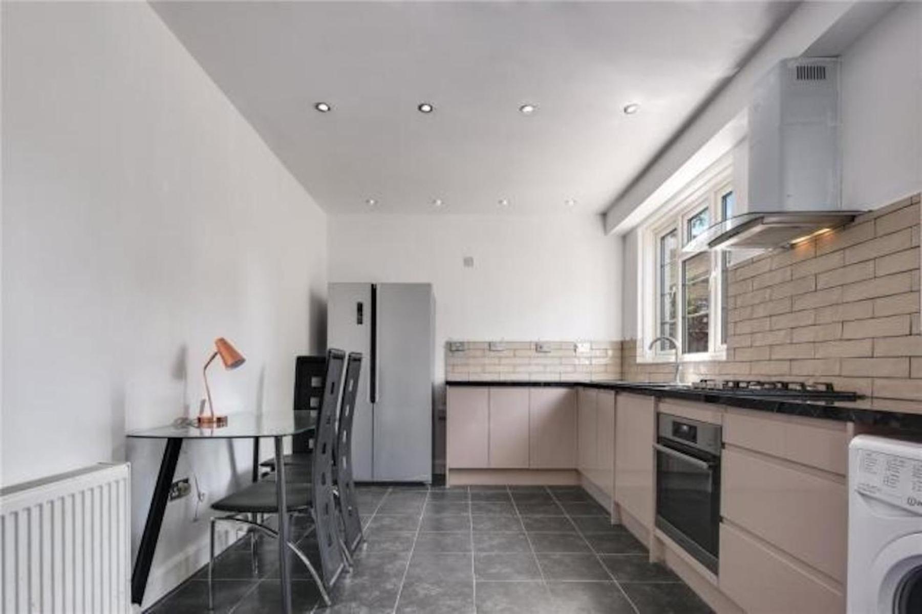 In Guest - Limehouse Townhomes Modern Spacious Serviced En-suite With A Garden View Gasthof *
